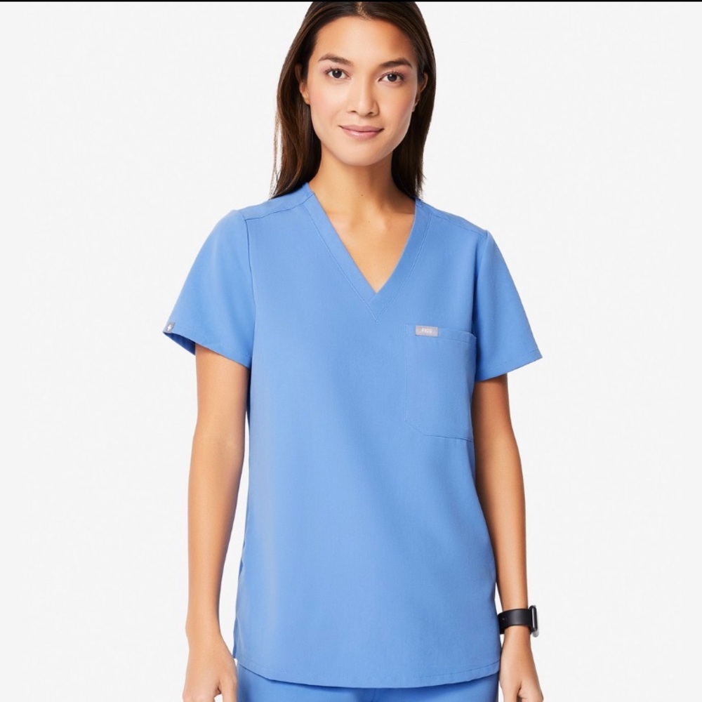 Blue figs top